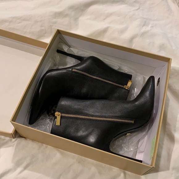 ✨ MICHAEL KORS LEATHER BOOTS ✨ - Picture 2 of 9